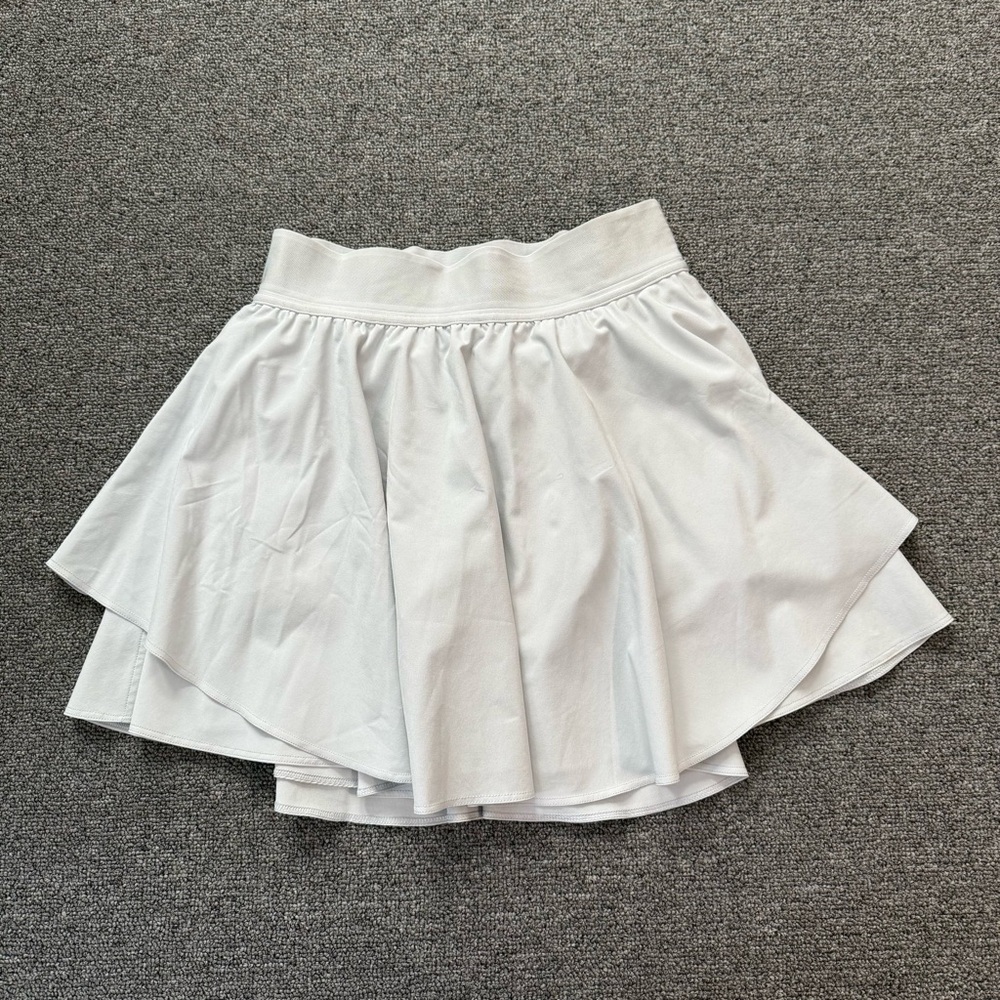 Lululemon Court Rival Tennis Skirt Size 4 Light Gray Shorts Lined Pockets
